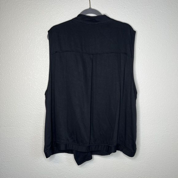 NEW Torrid Woman’s Black Drape Front Sleeveless Rayon Vest Size 3 - Picture 4 of 4